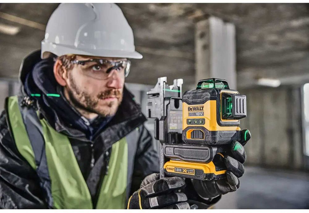 DeWALT DCLE34031 Рівень лазерний 3D\Каркас\Зелений\Гарантiя\3х360