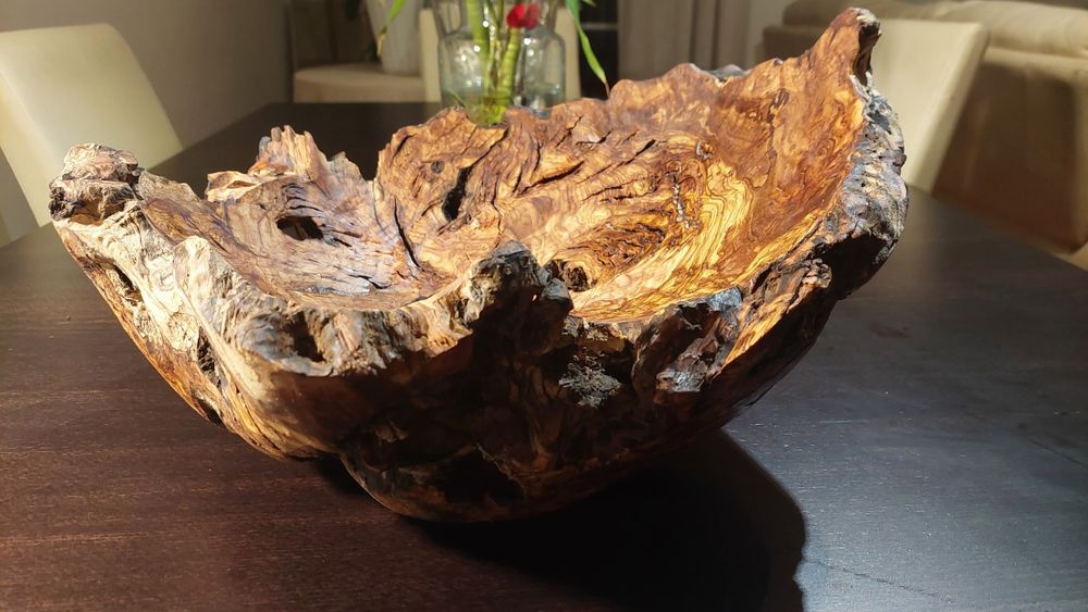 Fruteira em raiz de Oliveira