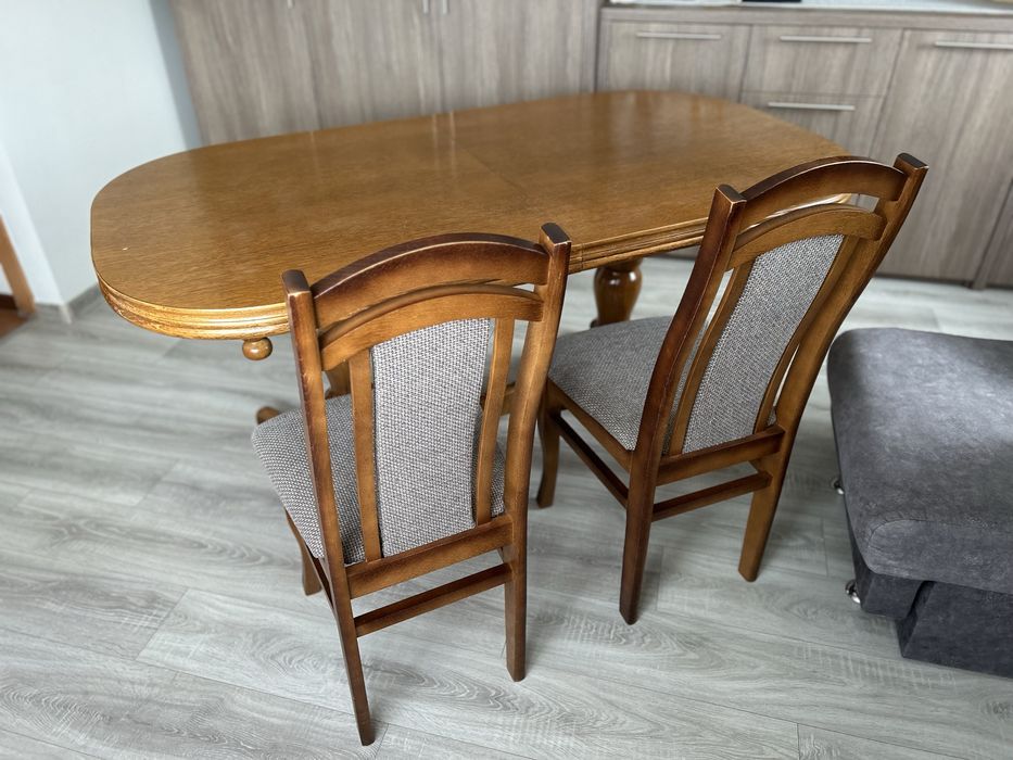 Stół 6 krzeseł tapicerowanych
