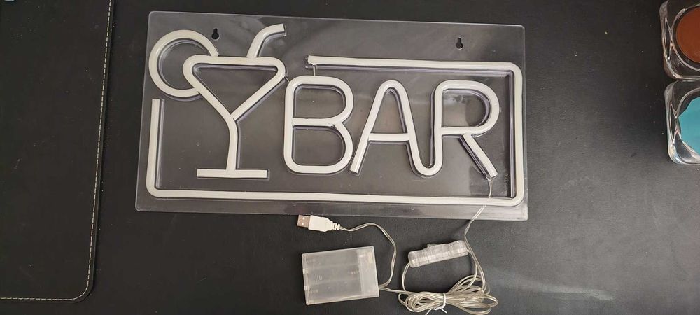 Sprzedam napis neonowy BAR