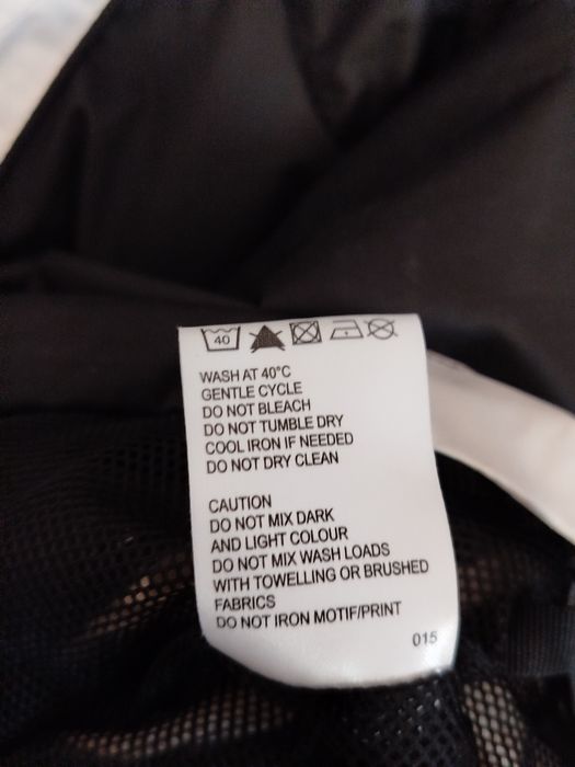 Спортивна вітровка