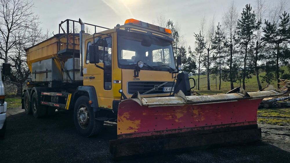 Volvo  Volvo – odśnieżarka / solarka z pługiem
