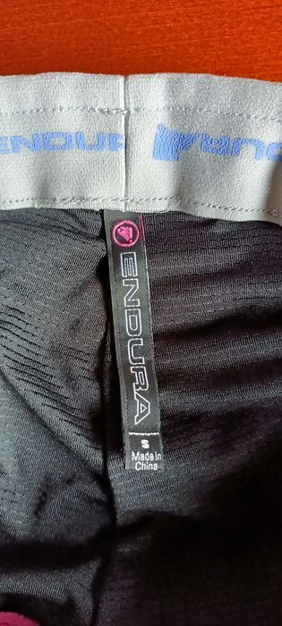 Spodenki rowerowe damskie, podwójne z wkładką amortyzującą Endura