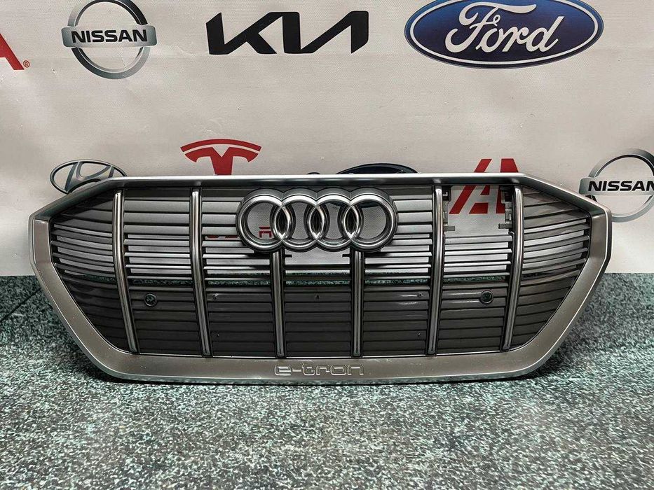 Решітка радіатора audi e-tron 4ke