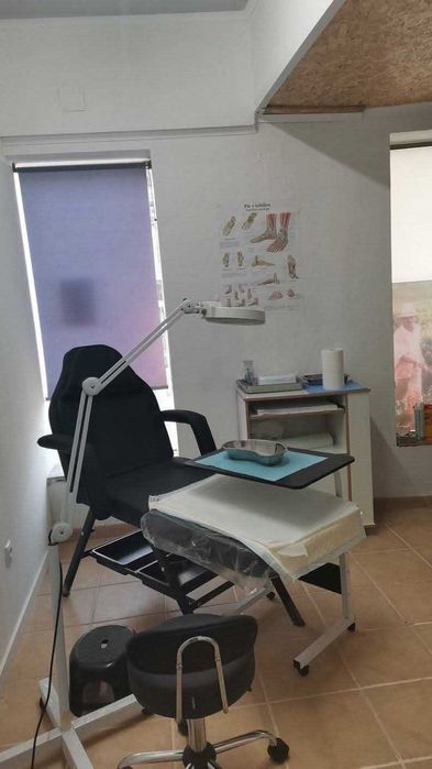 Trespasse de gabinete de podologia com carteira de clientes.