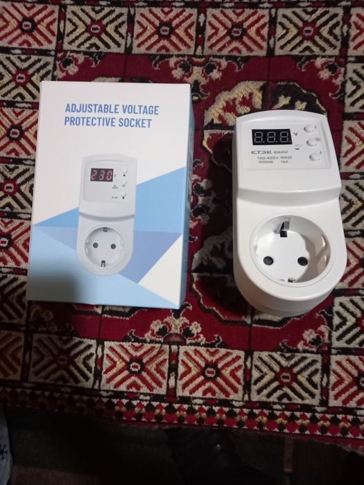 Реле напруги в розетку