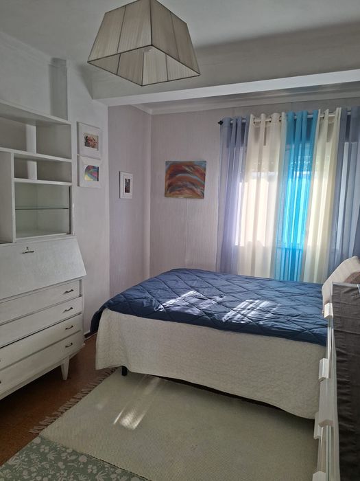 Arrenda-se Quarto