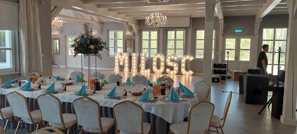 Wynajem namiotów , krzeseł , stołów , zastawa stołowa , pokrowce