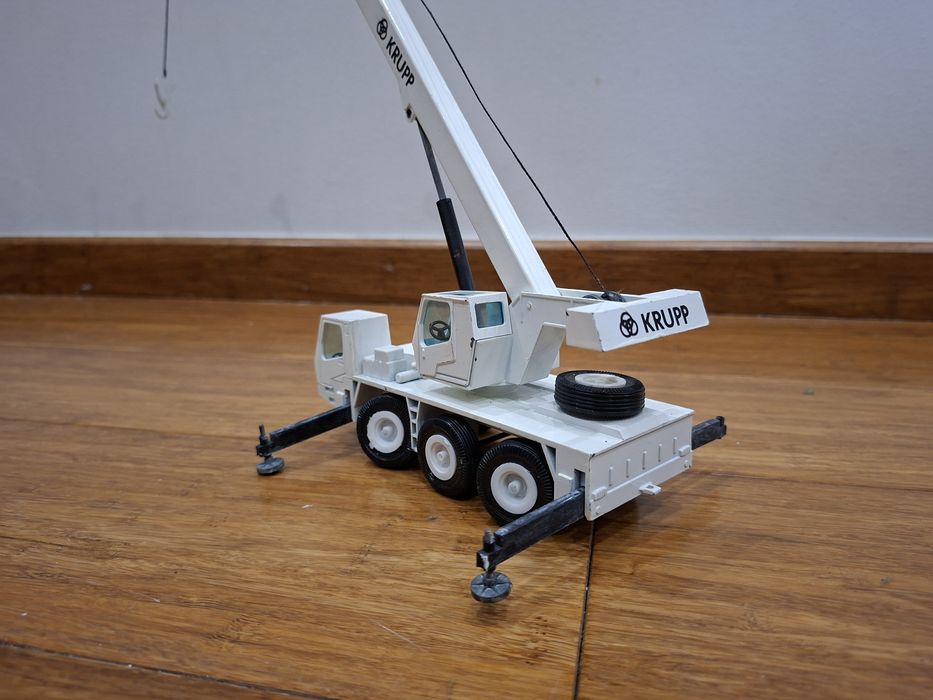 Model NZG 283 Żuraw teleskopowy Krupp KMK 3035 1:50 | Metal W. Germany