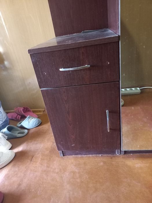 Шкаф с зеркалом для прихожей