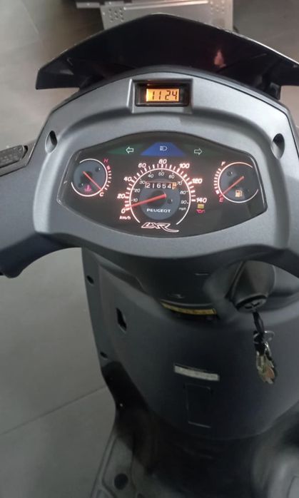 Mota scooter Peugeot 125