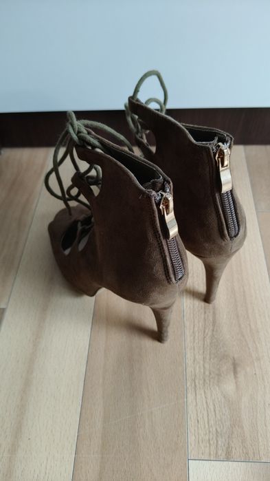 Buty na szpilce 36
