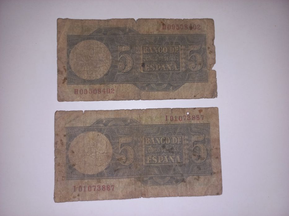 Moedas estrangeiras e notas pesetas