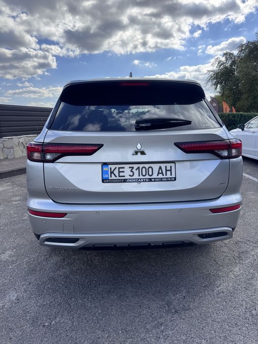 Mitsubishi Outlander 2023