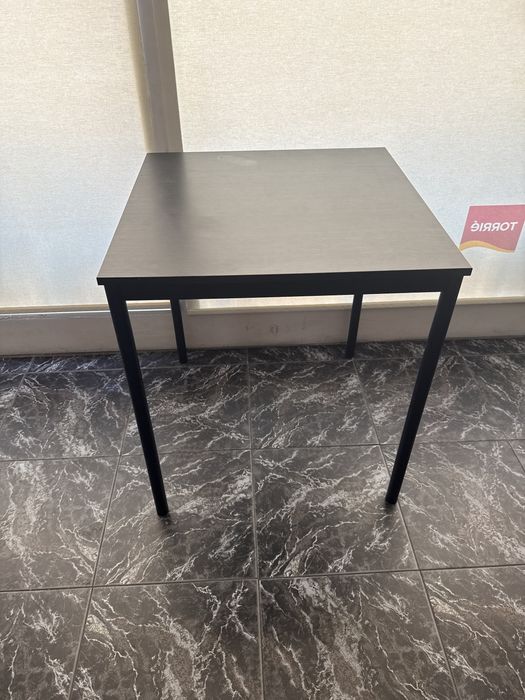 Mesa IKEA SANDSBERG preta 67x67 cm