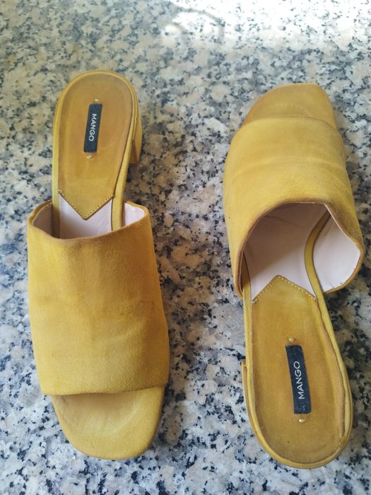 Sapatos de senhora de verão em camurça