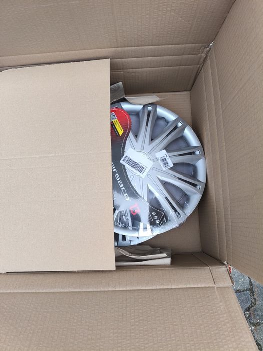 Tampões de roda VERSACO Spark 11060 
Tamanho 13
conjunto completo (4 tampões)
Novas.

motivo da venda: engano no tamanho da roda.
