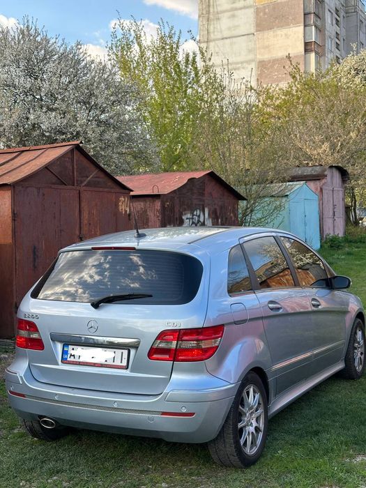 Мерседес В-200 автомат