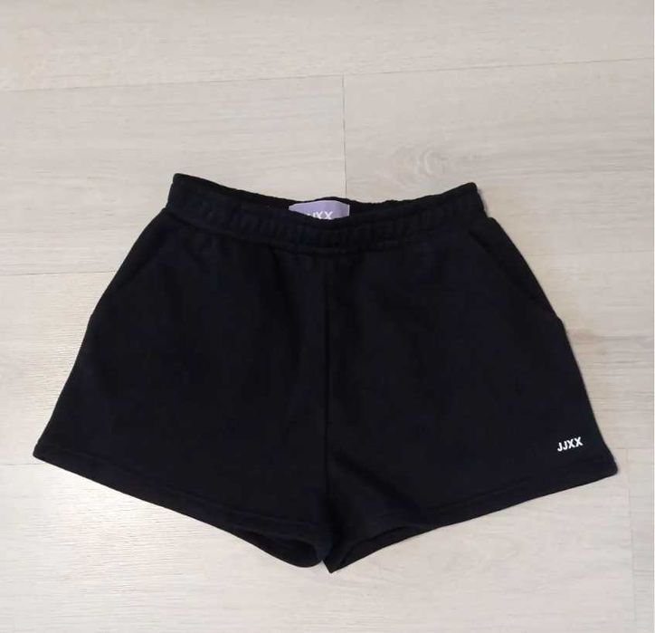 Продам шорти JJXX