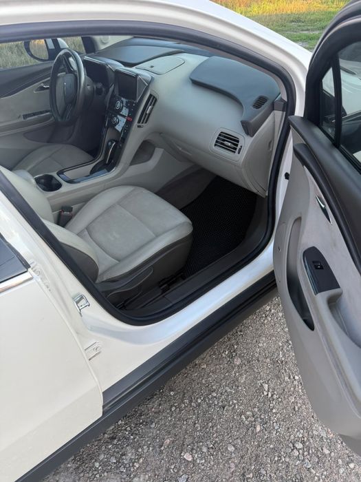 Продам власне авто Chevrolet Volt