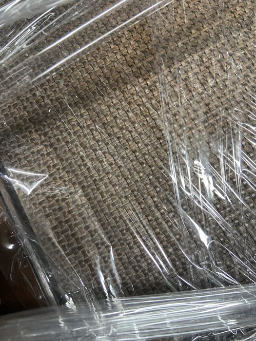 Mesa de ferro com tampo de vidro + 6 cadeiras com detalhe em palhinha