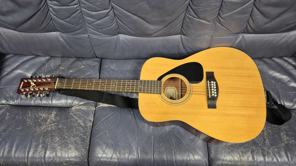 Yamaha FG-412-12 12-струнна акустична гітара з кофром