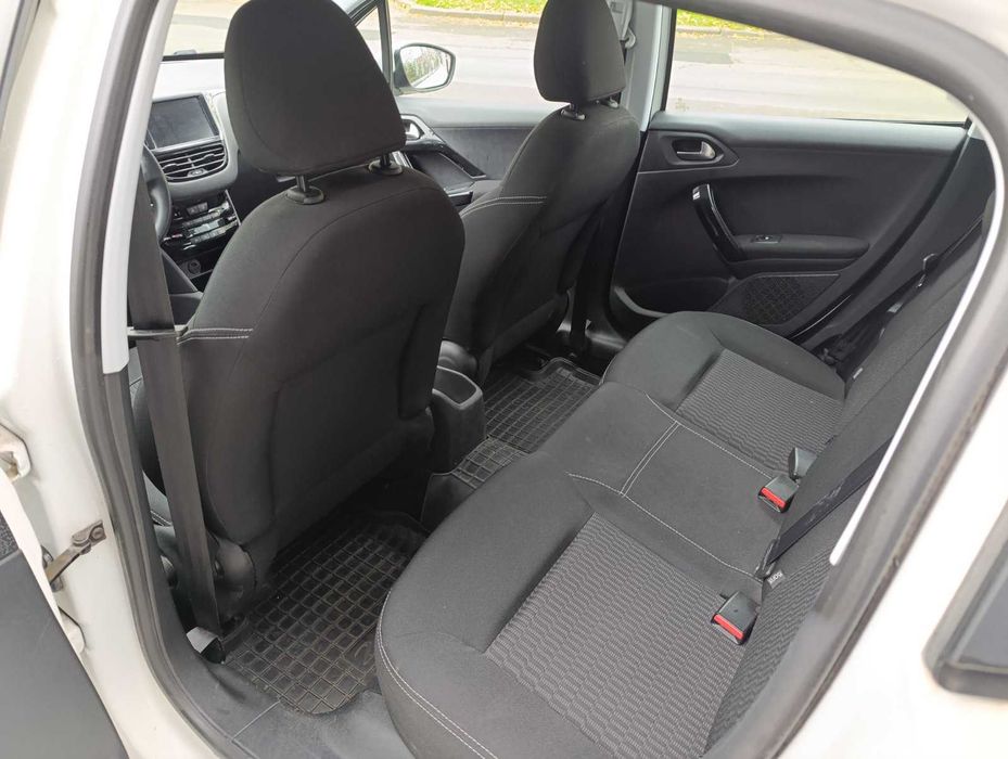 Peugeot 208 2017 року 1.2 л./бензин