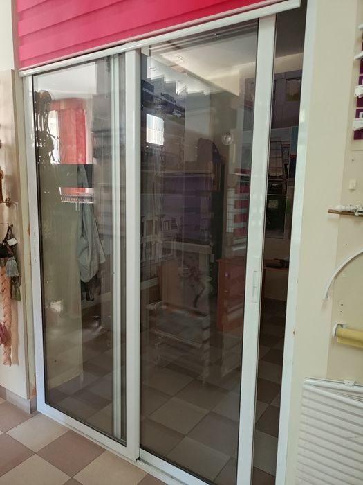 Розпродаж вікон та дверей