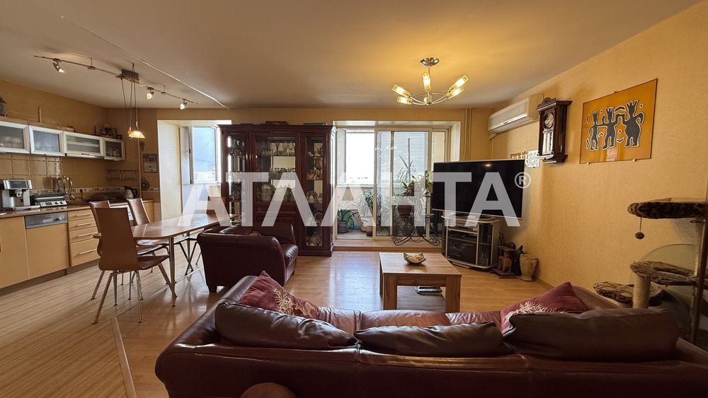 Продаётся 3 комн квартира в кирпичном доме на Таирова