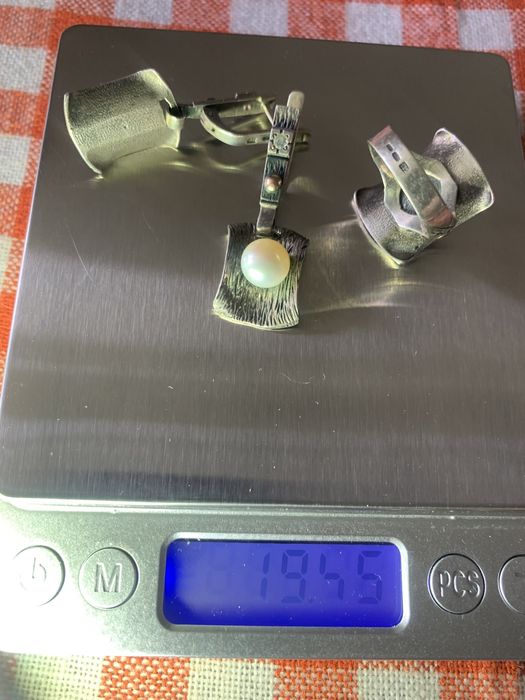 Срібний комплект перстень і сережки з перлинами і золотими вставками