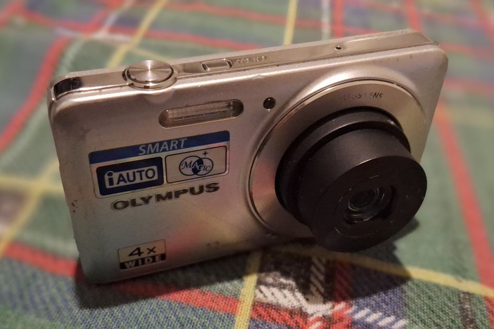 Câmera Olympus D-700 com bolsa - Sem carregador