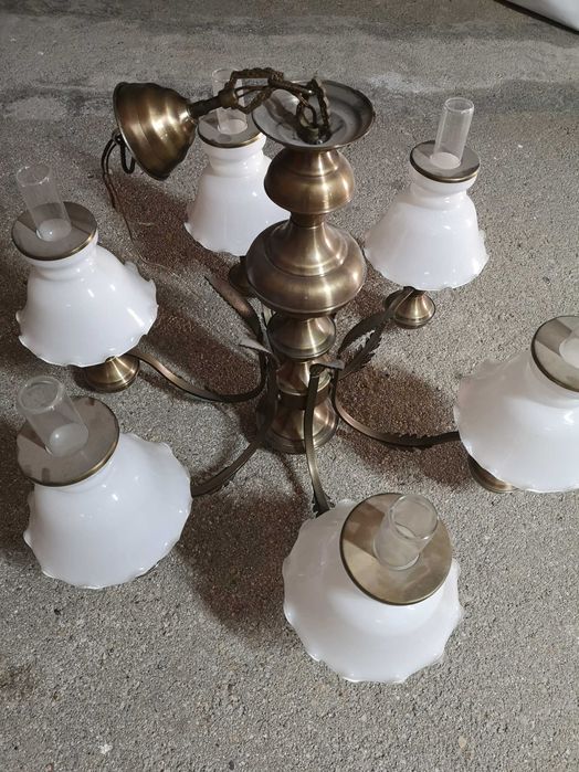 Candeeiro clássico para sala.