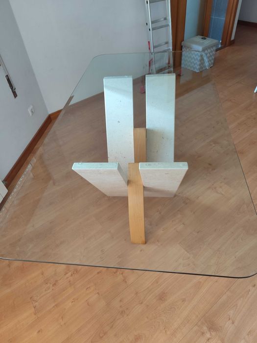 Mesa de jantar em vidro