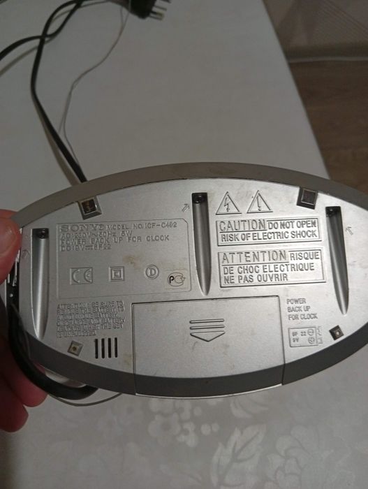 Радіо-  годинник SONY