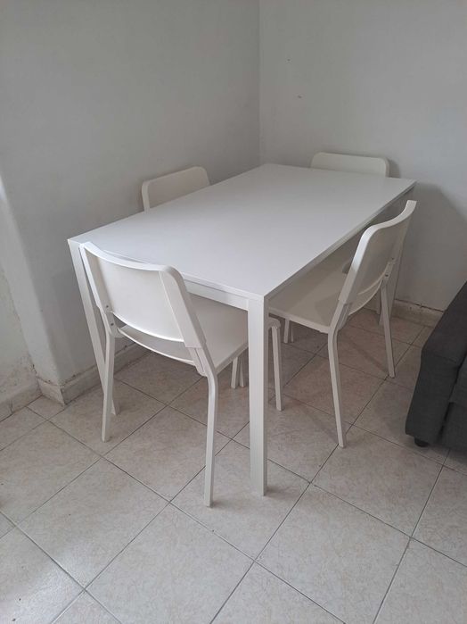Conjunto Mesa Branca + 4 Cadeiras IKEA - Ótimo Estado!