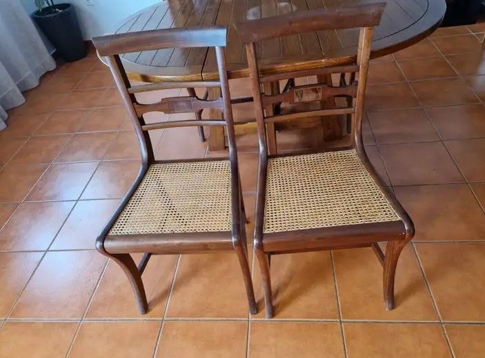 Mesa, cadeiras e Móveis sala