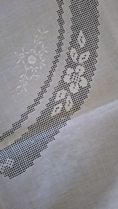 Toalha em linho bordada a mão