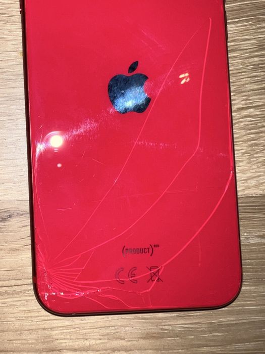 IPhone se 2020 czerwony