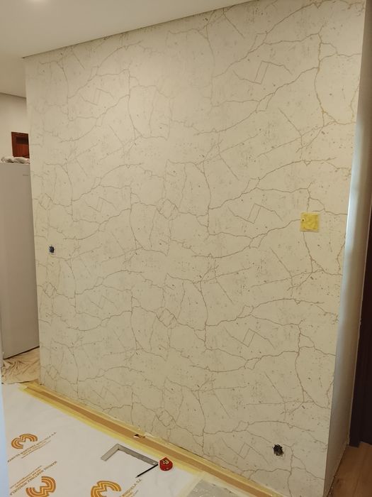 Aplicação de papel de parede e outros