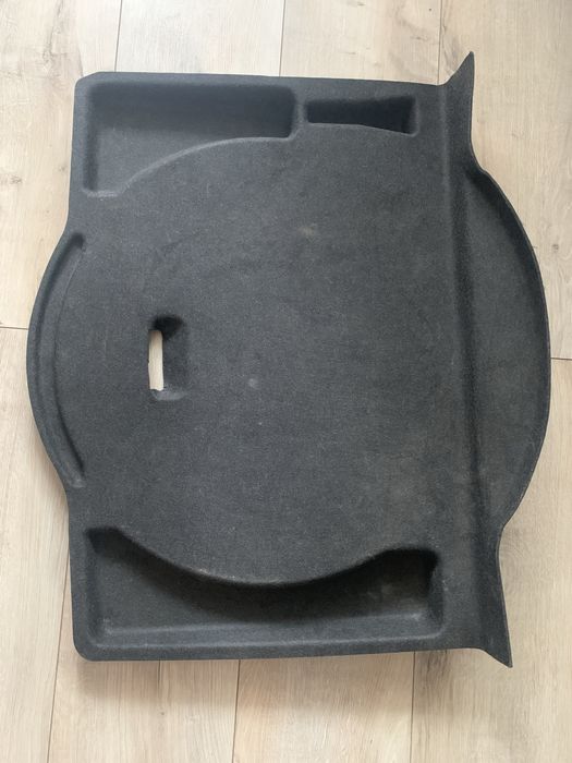 Кришка запасного колеса Jeep Cherokee KL 19