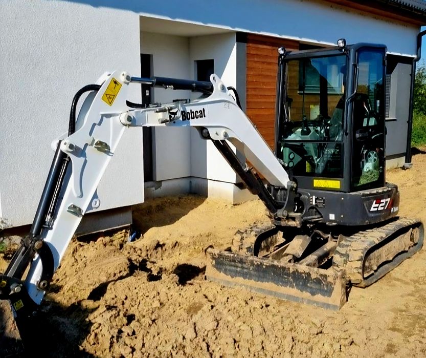 Usługi i Wynajem minikoparek 2.3t  2.7t  3.5t