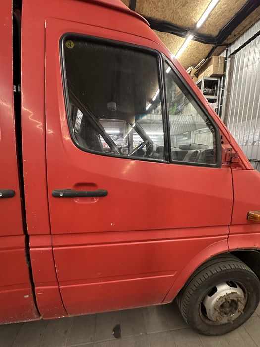 Дверь передняя правая Mercedes Sprinter 1995-2006