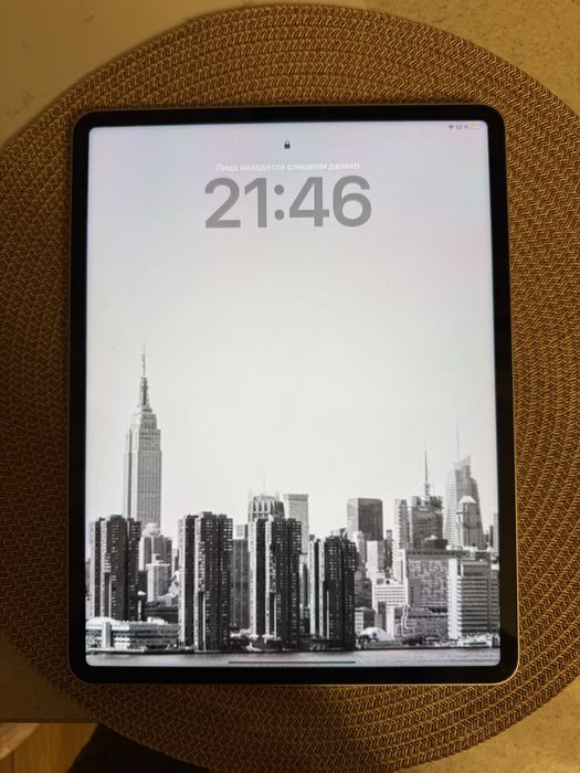 Ipad pro M2 , 6 th gen  12.9 d, 256 gb