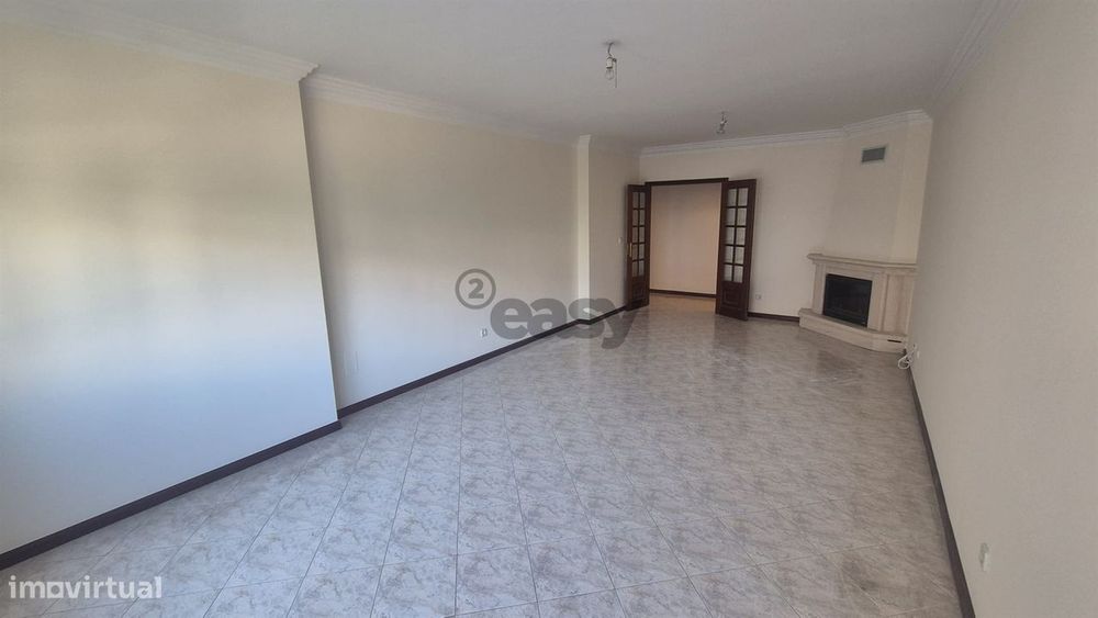 T2 na Cavaleira com parqueamento