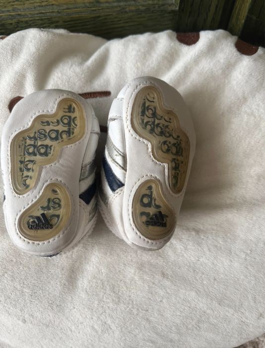 Pierwsze buciki niechodki dla niemowlaka adidas