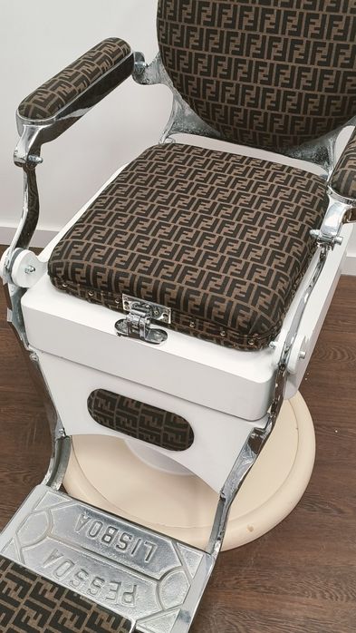 Cadeiras Barbeiro restauradas e personalizadas da marca FENDI