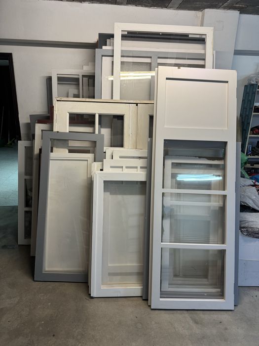 Vendo molduras em madeira com acrilico