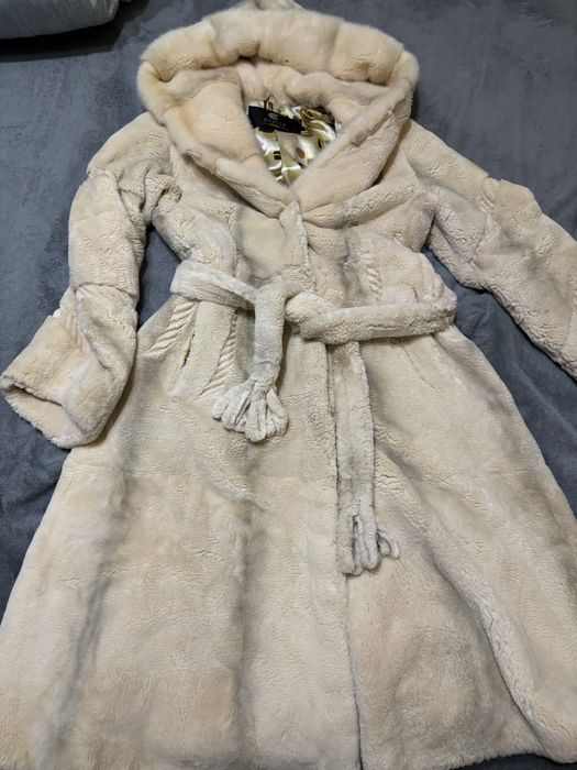 Шуба бобер з норкоим капюшоном