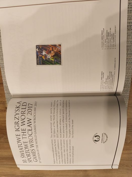 Księga znaczków pocztowych 2017 rok.