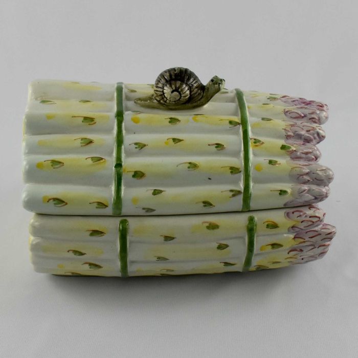 Asparagus Terrine with Lid, Caldas Faience, Snail-Shaped Handle